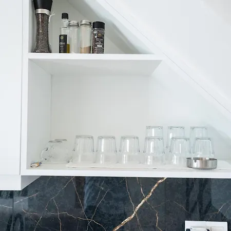 Emmari Luxury Apartment Episkopos